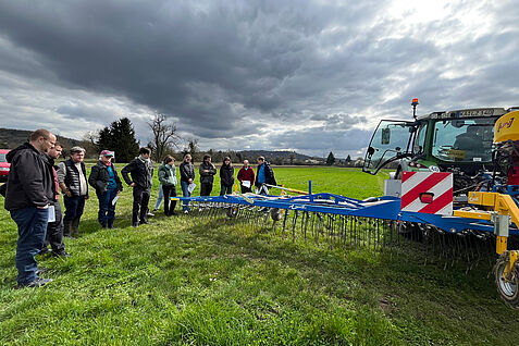 Besuch beim LTZ Augustenberg in Karlsruhe mit einem Einblick in die mechanische Unkrautbekämpfung. Foto: Max Paluch/JKI