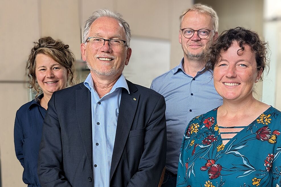 
	V.l.n.r.: Corinna Harms (Internationale Beziehungen, JKI), JKI-Präsident Dr. Frank Ordon, Dr. Florian Bittner (Forschungskoordination JKI), Dr. Stefanie Griebel.
