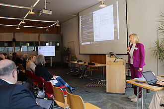 Sabine Andert bei der Begrüßungsrede