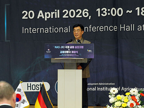 NAS-Präsident Dr. Jehoon Sung eröffnet die gemeinsame Tagung von NAS und JKI. © Hani Jeong/NAS