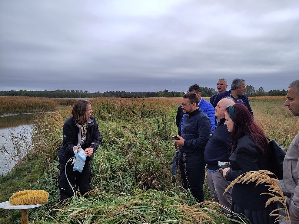 
	Die Expert-Advisory-Gruppe des Agrarpolitischen Dialogs Westbalkan wohnte exklusiv den Probennahmen auf Versuchsflächen bei.
