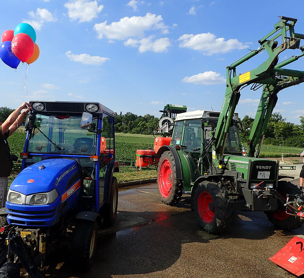 
	Versuchfeld stellt Spezialmaschinen aus
