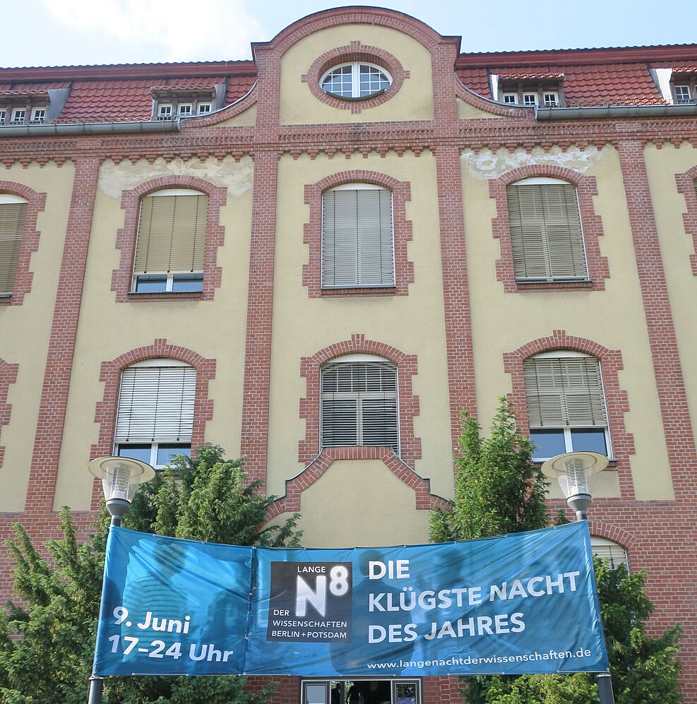 
	EingangBanner LangeNacht JKI-Berlin
