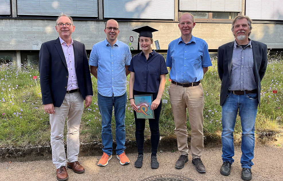 
	Prof. Dr. Johannes Jehle (JKI-BI), Dr. Jörg Wennmann (JKI-BI), Dr. Lea Schäfer (JKI-BI), Prof. Dr.  Jörg Simon (TU Darmstadt), Prof. Dr. Andreas Jürgens (TU Darmstadt) (von links nach rechts). Foto: JKI
