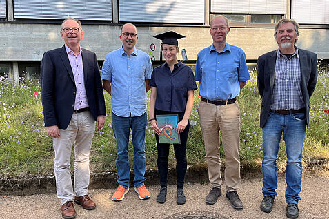 Prof. Dr. Johannes Jehle (JKI-BI), Dr. Jörg Wennmann (JKI-BI), Dr. Lea Schäfer (JKI-BI), Prof. Dr.  Jörg Simon (TU Darmstadt), Prof. Dr. Andreas Jürgens (TU Darmstadt) (von links nach rechts). Foto: JKI