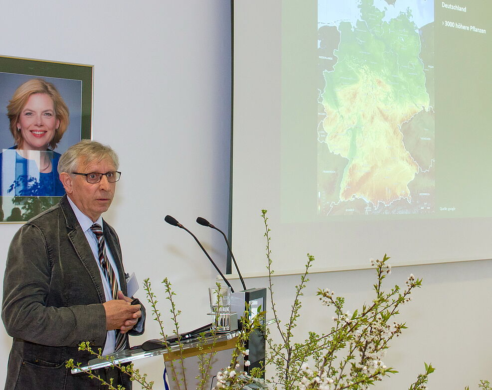 
	Weggefährte Dr. Ulrich Kison hält Fachvortrag zur Flora des Harz © Kaufmann/JKI
