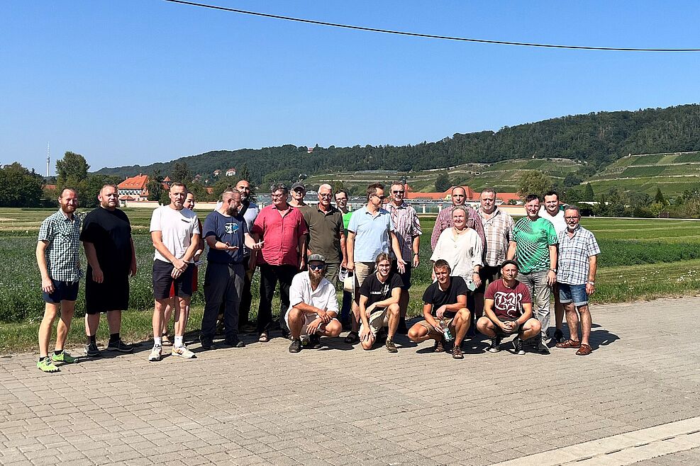 
	Gruppenbild des Zertifizierungskurses Obstbaumpflege mit den ZO-Kollegen Dr. Schuster und Dr. Wöhner.
