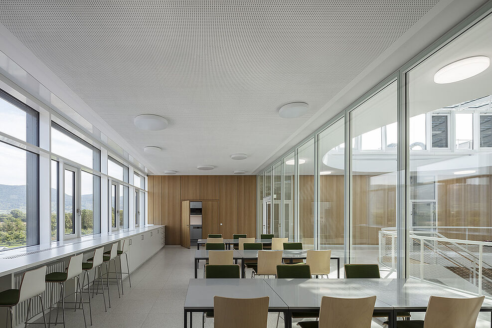 
	Cafeteria im JKI-Neubau Dossenheim © Dirk Altenkirch
