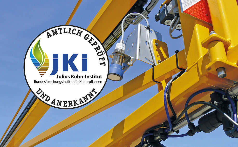 
	Symbolbild/Collage zeigt Teil der Anwendungstechnik und ein JKI-Prüfsiegel, wie es 2025 vergeben wurde. © A. Herbst/JKI
