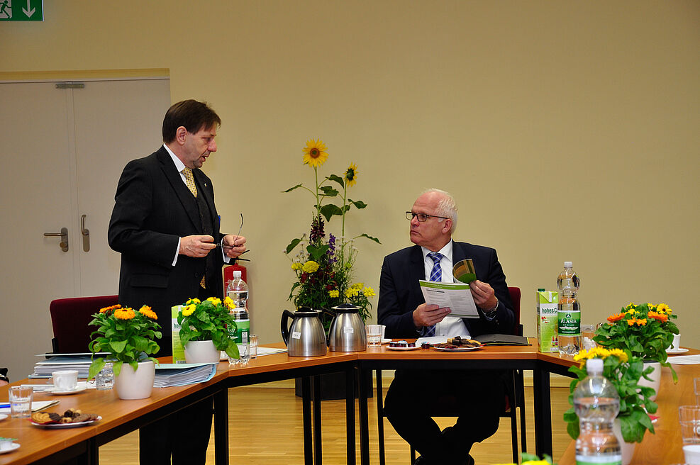 
	Dr. Georg. F. Backhaus (JKI), Peter Bleser (BMEL) (v. l. n. r.)
