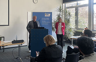 Gleich der einführende Fachvortrag von Prof. Dr. Jürgen Gross vom JKI-Dossenheim war Ausgangspunkt für eine rege Diskussion, hier moderiert durch Dr. Sabine Andert (r.) © S. Barnert/JKI