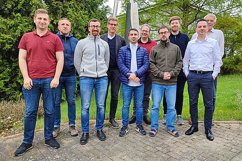 Kick-Off-Meeting zum Projekt EXACT. Von links nach rechts: Richard Scheumann, Jan Rücknagel (MLU), Franz-Leopold Haupt (SKWP), Jens Karl Wegener, Giovanni Puliga (JKI), Eberhard Hartung (CAU), Daniel Herrmann (JKI), Kevin Clausen (CAU), Fabian Schäfer (Rauch), Thomas Kreuter (SKWP).
