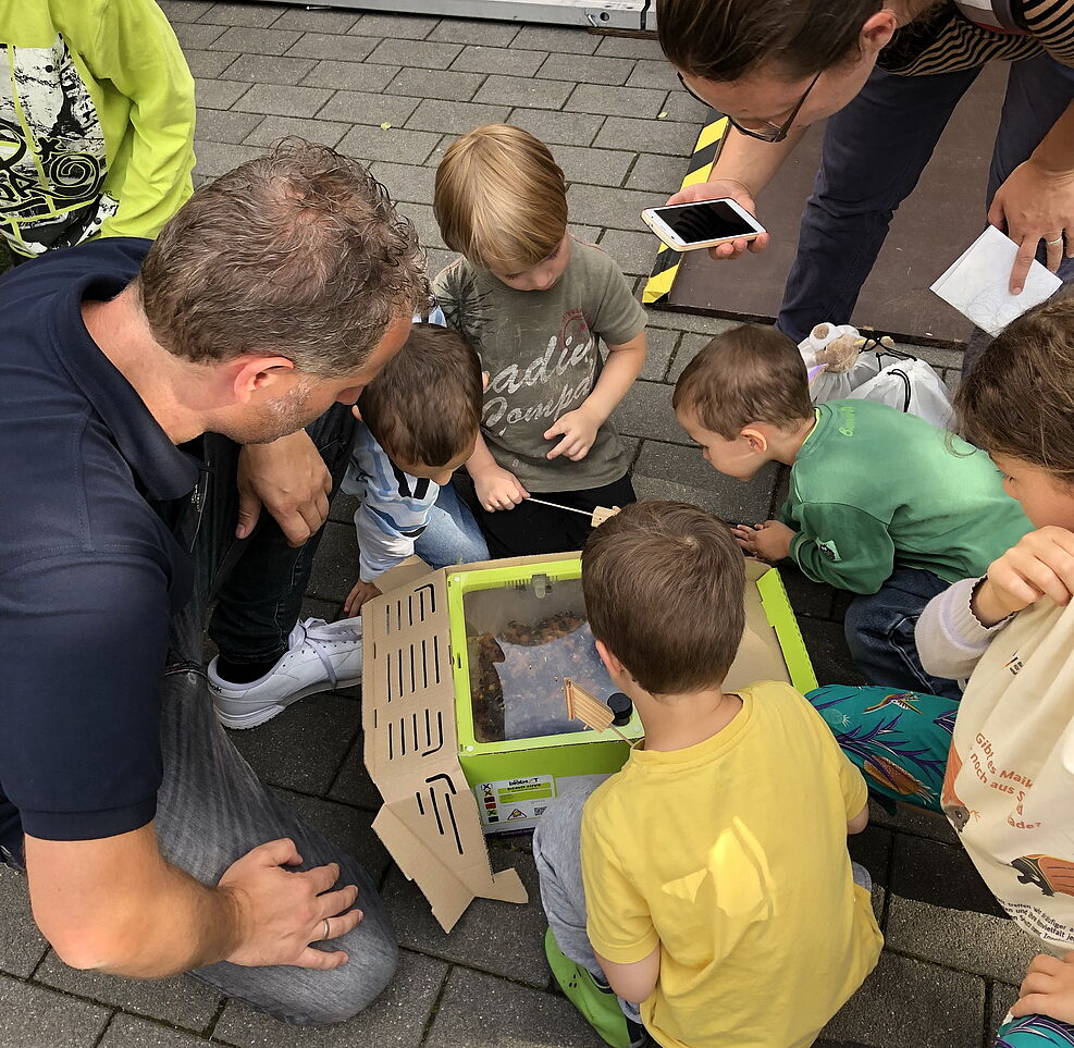 
	Publikumsmagnet Hummel-Schauvolk am JKI-Stand in Berlin © S.Hahn/JKI
