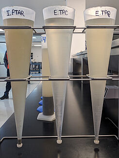 Unbehandeltes und behandeltes Abwasser aus der Kläranlage Atotonilco, Mexiko. © Foto: Sara Gallego, JKI