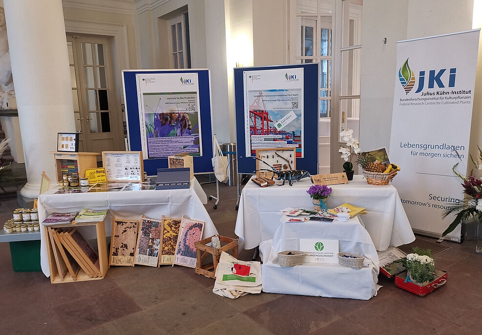 
	JKI Stand am Rande des Galadinners der EU-Agrarministerkonferenz im Schloss Koblenz am 31.8.20 (c) Schäfer/JKI
