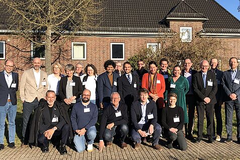 Group photo: Programme committee, speakers and organisation team of the 11th PPPHI symposium of the series ‘Science meets legislation’ in the field of Biocontrol 2025 at JKI Braunschweig.