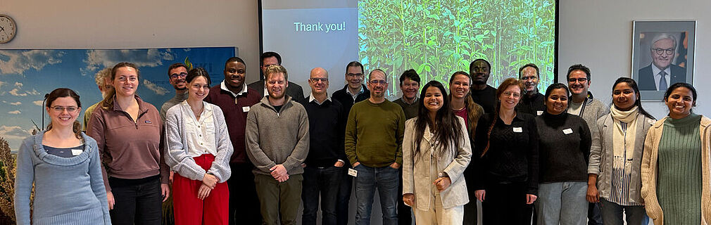 Die Ackerbohnencommunity wächst: Nachwuchsforschende und Workshopausrichter im Dezember 2025 am JKI. © B. Pommerrenig/JKI