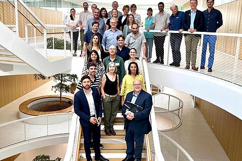 Gruppenbild der rund 20-köpfigen südamerikanischen Delegation mit JKI-Kolleginnen und Kollegen.