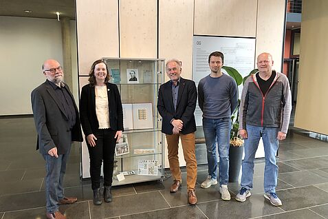 Besuch von/vVisit of Dr. Alison Bentley (2.v.l.) CIMMYT am/at JKI mit/with Praesident Prof. Dr. Frank Ordon (Mitte), Dr. Ralf Wilhem (l.), Dr. Jens Keilwagen (2.v.r.) , Dr. Frank Hartung (r.) © S. Hahn/JKI