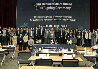 Das gemeinsame International Joint Symposium von NAS und JKI mit 80 Teilnehmenden aus Wissenschaft, Politik und Wirtschaft bot auch den feierlichen Rahmen zur Unterzeichnung der Kooperationsvereinbarung (Joint Declaration of Intent). © Hani Jeong/NAS