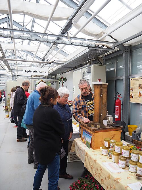 Volkmar Vogt präsentierte informationen zur Honigbiene. Foto: Ute Sonntag/JKI