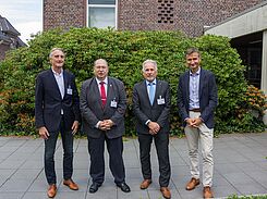 JKI-Vizepräsident Prof. Dr. Peter Zwerger (2.v.l) anlässlich seines Abschiedkolloquiums mit den Festrednern Prof. Andreas von Tiedemann (l.) und Prof. Enno Bahrs (r.) sowie JKI-Präsident Prof. Frank Ordon.