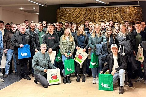 Studierende des Studiengangs Agrarökonomie der Hochschule Neubrandenburg am JKI Braunschweig-Messeweg. (© Patrizia Lauke/JKI)